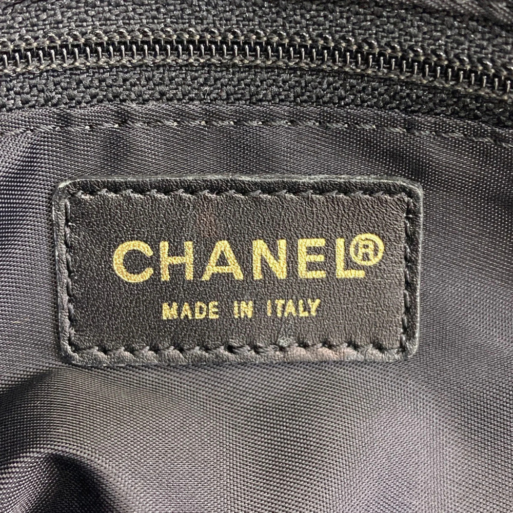 CHANEL Black Tote Bag - Picture 6 of 16